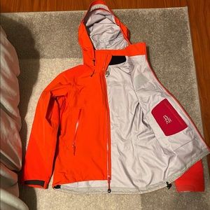 Women’s Arc’teryx Beta AR Jacket